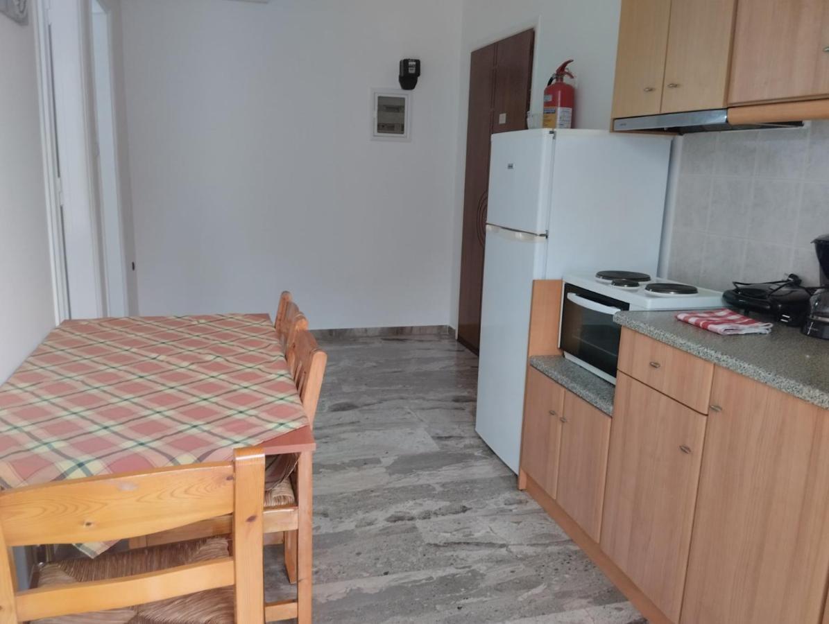 Katerina Apartments Kalamáta Buitenkant foto