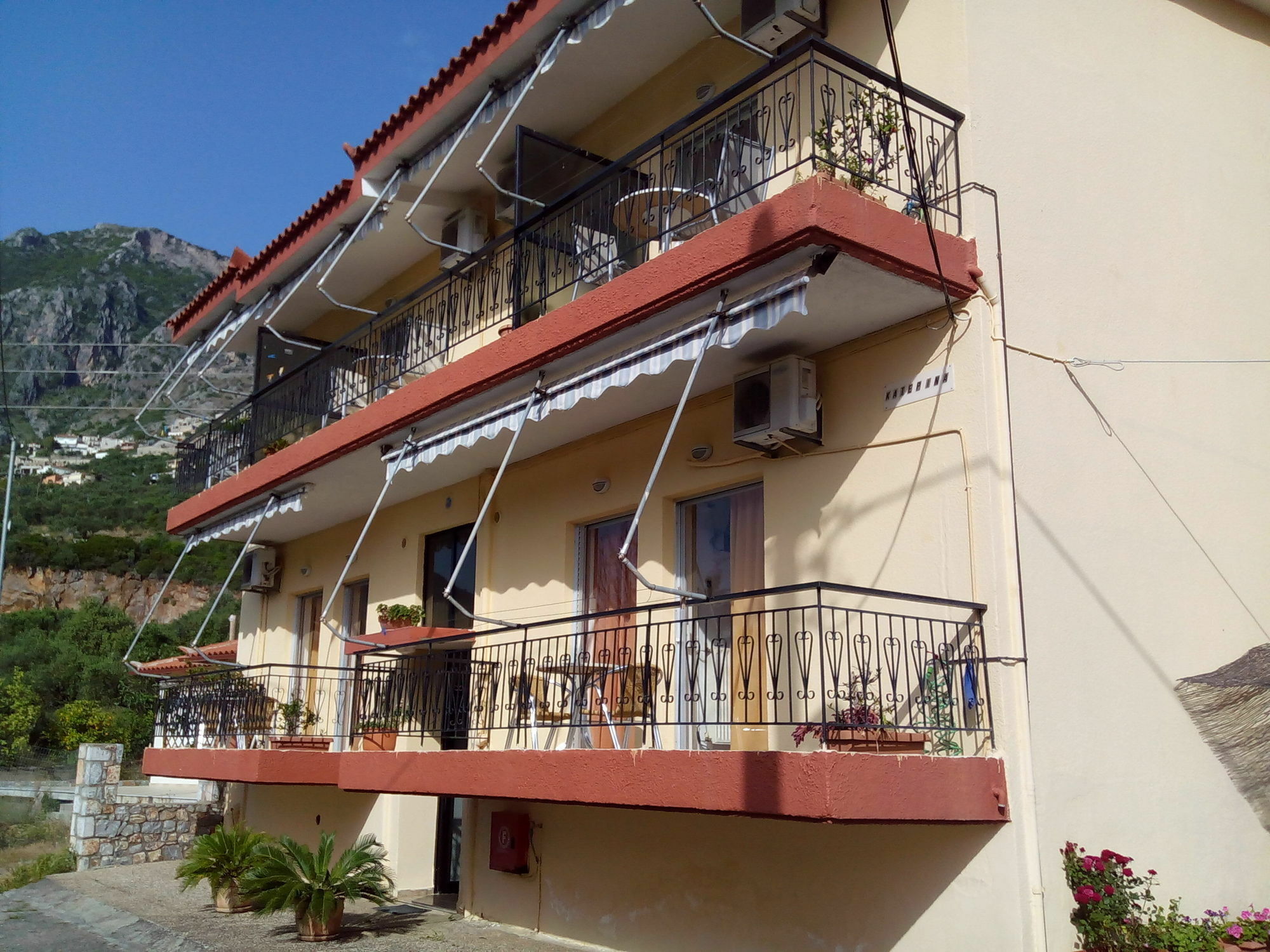 Katerina Apartments Kalamáta Buitenkant foto